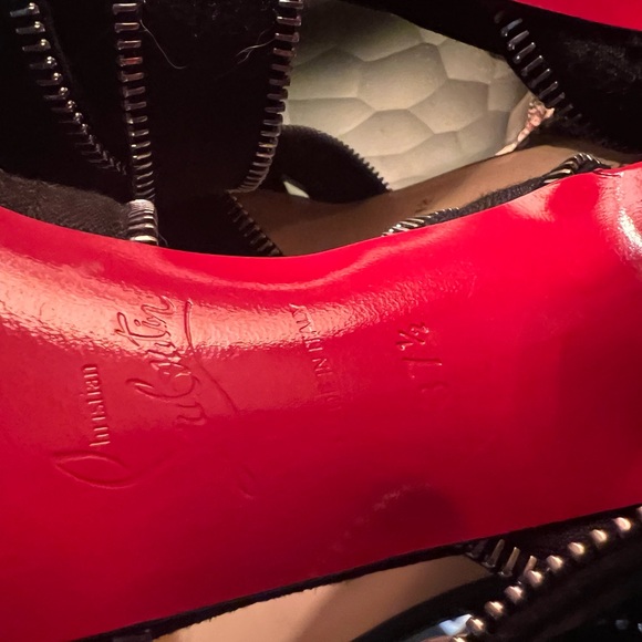 Fabulous black suede with zippered edge peep-toe Louboutin's size 37.5 - Picture 7 of 7